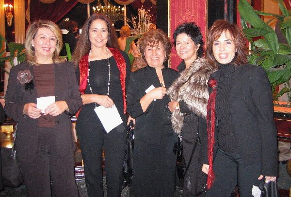 11.12.2004 tarihinde İstanbul'da gerekleştirilen Yeni Yıl Yemeğinden ilk fotoğraflar (c) Pınar Selimoğlu